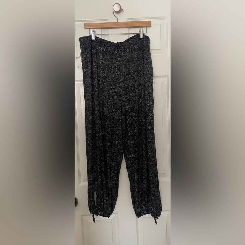 BRAND NEW: Anthropologie Black Harem Pants